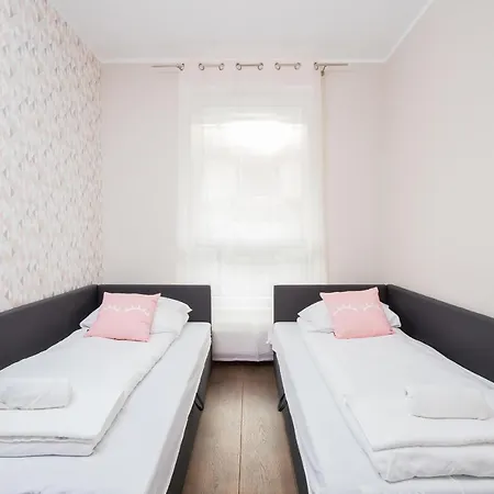 Two-bedroom Old Town Walowa By Renters Gdańsk